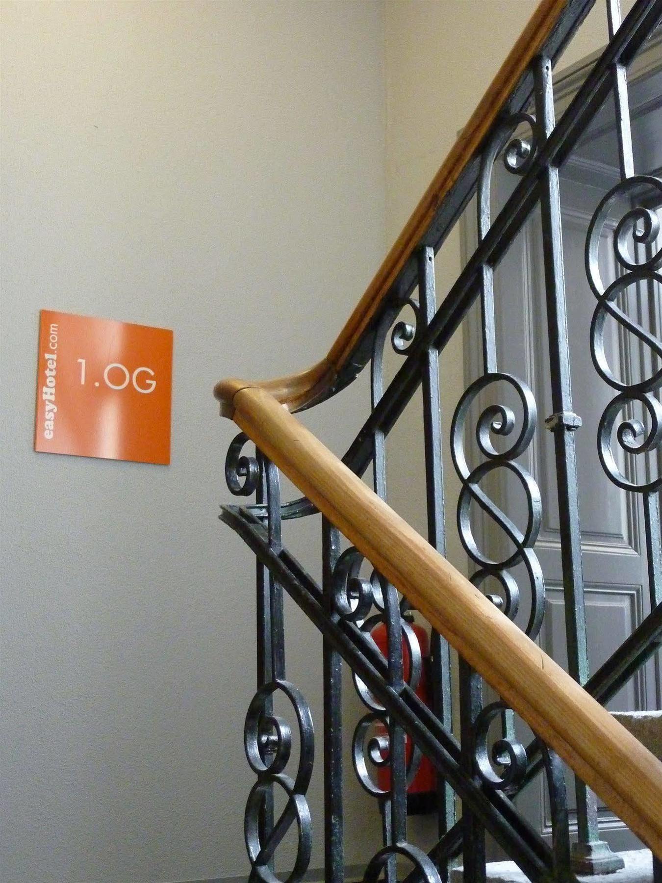Easyhotel - Self Service And Self Check-in Hotel